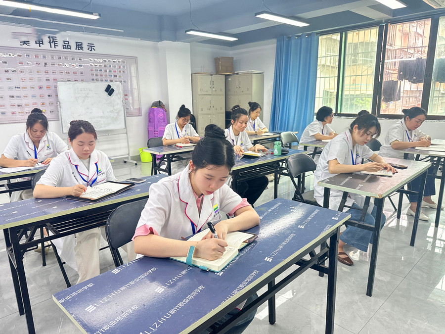 南寧學(xué)美容去哪學(xué)？麗竹學(xué)校美容專(zhuān)業(yè)歡迎您